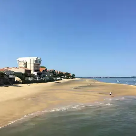 La Parenthese Arcachonnaise Avec Piscine Et Parking Et Air De Jeux Holiday home *