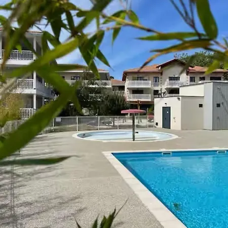 La Parenthese Arcachonnaise Avec Piscine Et Parking Et Air De Jeux Holiday home La Teste-de-Buch
