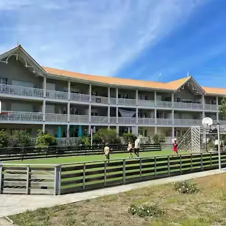 La Parenthese Arcachonnaise Avec Piscine Et Parking Et Air De Jeux Holiday home La Teste-de-Buch